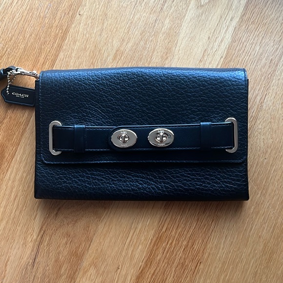 NWOT Coach Blake Large Pebbled Leather Clutch - Picture 2 of 8